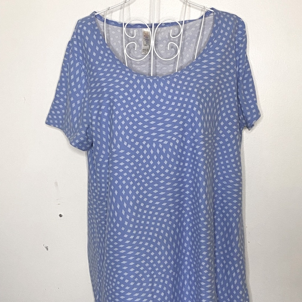 Light blue patterned relaxed fitting top. Super soft and comfortable fabric.